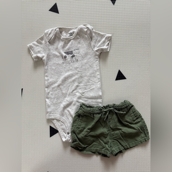 Old Navy|Baby girl summer outfit,olive linen shorts & farm animal bodysuit•Cow - Picture 2 of 5